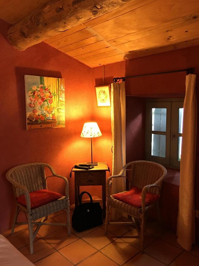 Le Petit Mas Bed & Breakfast Вогюе Екстериор снимка