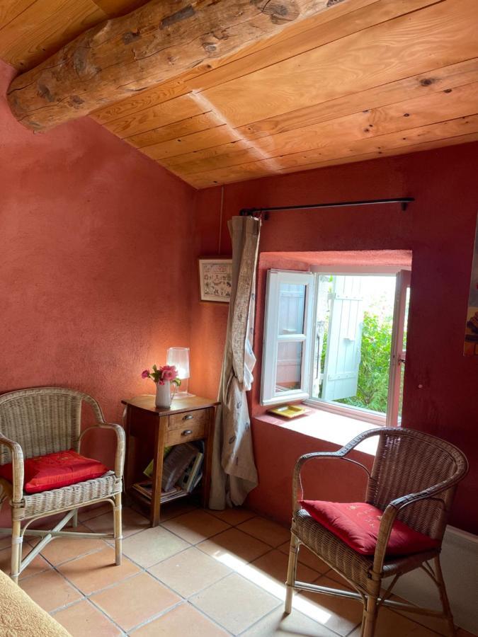 Le Petit Mas Bed & Breakfast Вогюе Екстериор снимка